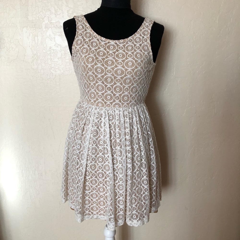 Eunishop cream lace dress with open back💐